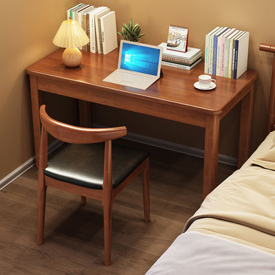 Simple bureau en bois massif et combinaison de chaise à cornes pour une étude à domicile moderne
