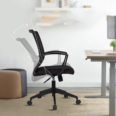 Meubles de bureau Chaise pivotante simple et confortable en maille noire avec coussin rouge