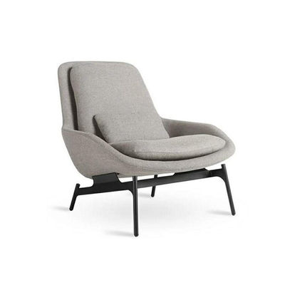 Un simple fauteuil moderne, le fauteuil pour votre café.