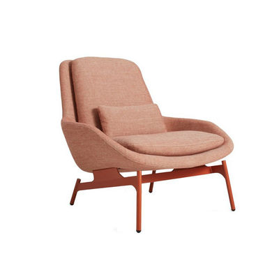 Un simple fauteuil moderne, le fauteuil pour votre café.