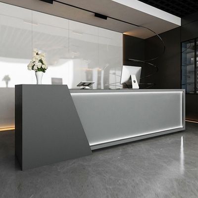 Un bureau de réception élégant et pratique pour les entreprises