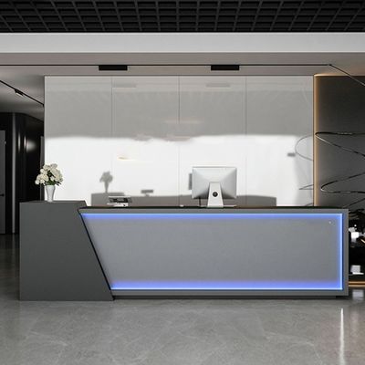 Un bureau de réception élégant et pratique pour les entreprises