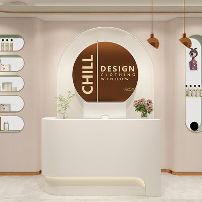 Un bureau de service de consultation courbe pour le salon d'ongles