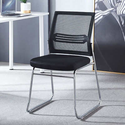 Chaise empilable avec durabilité et fonctionnalité