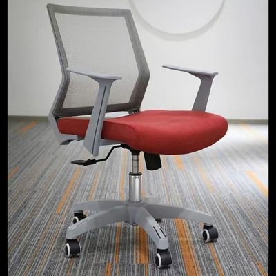 Chaise pivotante de bureau en maille ergonomique de design moderne pour le confort et la durabilité du personnel