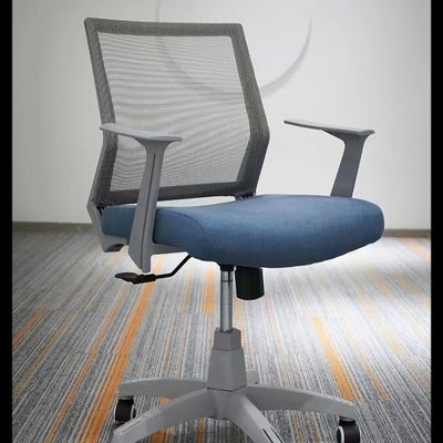 Chaise pivotante de bureau en maille ergonomique de design moderne pour le confort et la durabilité du personnel