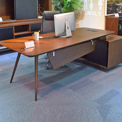 Meubles de bureau de design contemporain Station de travail en forme de L pour un gestionnaire moderne