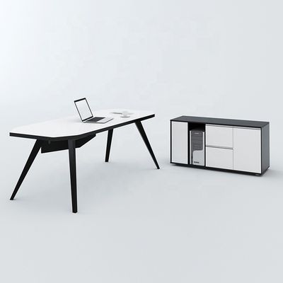 Bureau et chaise moderne pour une seule personne Meubles élégants pour l'espace de travail du directeur
