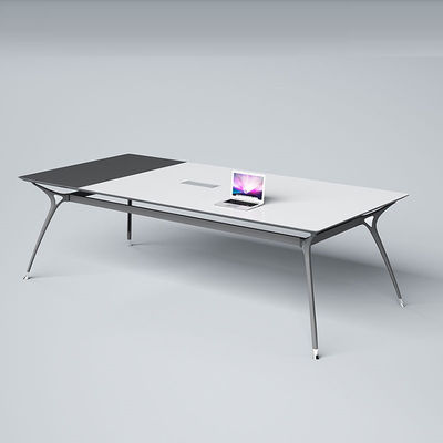Bureau d'affaires avec petite structure en acier et tableau de gestion en bois