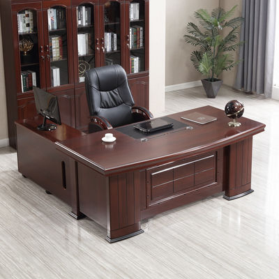 Un ensemble de bureau en bois massif pour bureau et chaise en acajou ancien