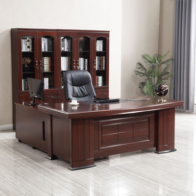 Un ensemble de bureau en bois massif pour bureau et chaise en acajou ancien