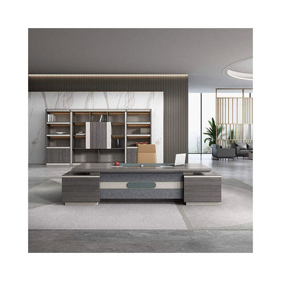 Chef du centre commercial, meubles de bureau avec armoires latérales et bureau en forme de L.