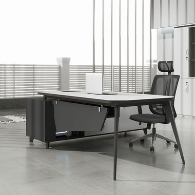 Bureau de bureau en bois en forme de L pour le bureau du patron