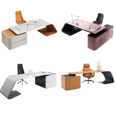 Tableau de bureau moderne pour le chef de la direction