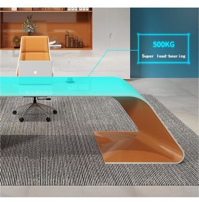 Tableau de bureau moderne pour le chef de la direction