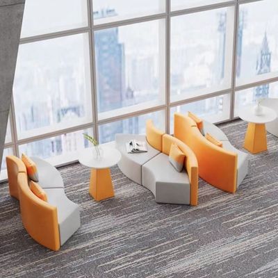 Meubles de bureau espace de repos moderne simple réception canapé et table basse en forme de S