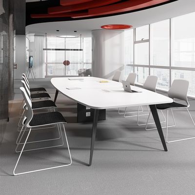 Table et chaise de conférence ovales modernes simples combinées pour un espace de négociation blanc