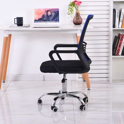 Chaise de bureau pivotante exécutive chaise de PC en maille ergonomique moderne pour les scénarios d'utilisation des entreprises