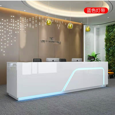Bureau de réception de conception moderne pour la réception d'entreprise personnalisée et la connexion à la conférence