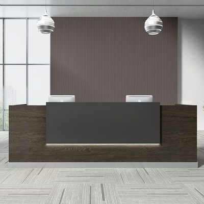 Comptoir de bureau de luxe en bois pour la réception d'affaires et le salon de beauté