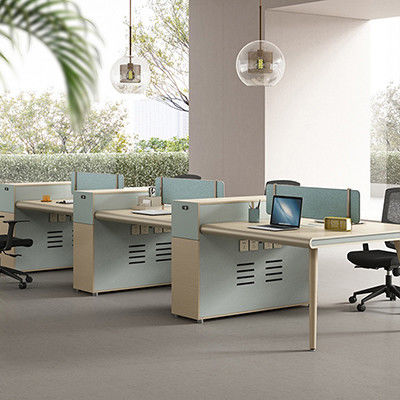 Des bureaux et des chaises personnalisables Combinaison pour quatre personnes