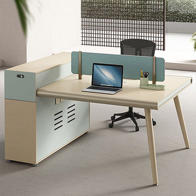 Des bureaux et des chaises personnalisables Combinaison pour quatre personnes