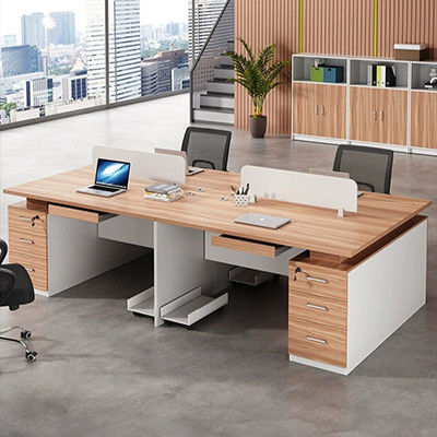 Combinaison de bureau et de chaise pour une station de travail d'écriture moderne simple