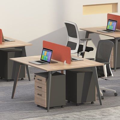 Combinaison de meubles de bureau extensibles pour quatre positions artificielles dans le design moderne