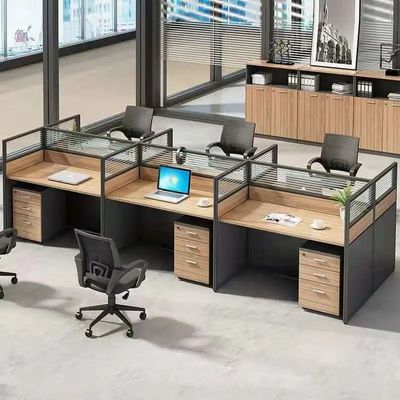 Tableaux et chaises pour le personnel du bureau du supermarché