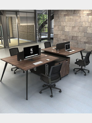 Station de travail personnalisable pour 4-6 personnes combinant bureau et chaise pour les locaux commerciaux