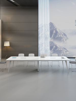 Tableau de conférence blanc moderne pour la formation au bureau et la négociation dans le centre commercial