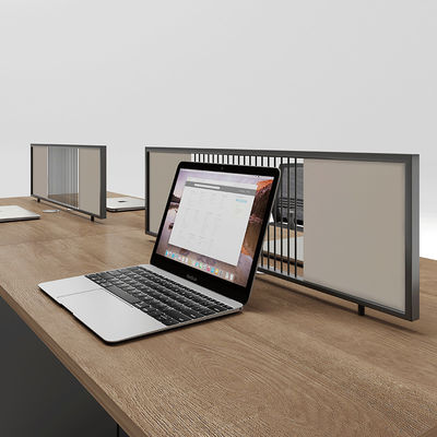 Postes de travail de bureau minimalistes pour quatre personnes avec bureau et chaise en melamine en bois