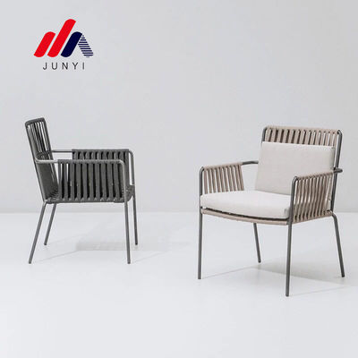 Chaise en rotin solide et durable pour l' extérieur dans les meubles de la station balnéaire