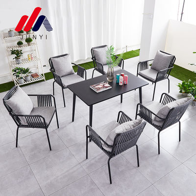 Chaise en rotin solide et durable pour l' extérieur dans les meubles de la station balnéaire