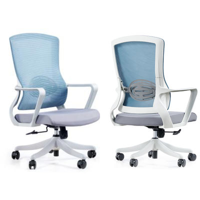 Chaise de bureau reculée en aluminium ergonomique sur mesure avec repose-pieds pour le style contemporain