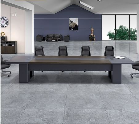 Des tables et des chaises de conférence convertibles, le complément idéal à vos meubles de bureau