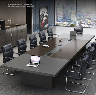 Des tables et des chaises de conférence convertibles, le complément idéal à vos meubles de bureau