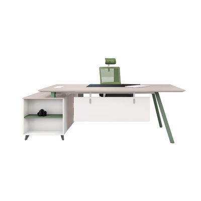 Le PDG de Modern Commercial Furniture est un bureau en mélamine.