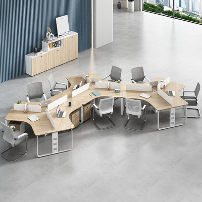 Les photos sont incluses dans le bureau du chef de bureau pour le travail exécutif