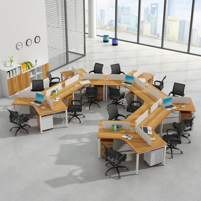 Les photos sont incluses dans le bureau du chef de bureau pour le travail exécutif