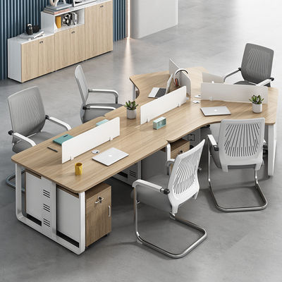 Les photos sont incluses dans le bureau du chef de bureau pour le travail exécutif